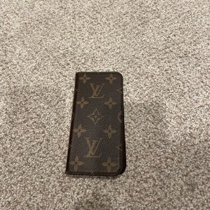 **LV** make an offer! Louis Vuitton Folio iPhone case